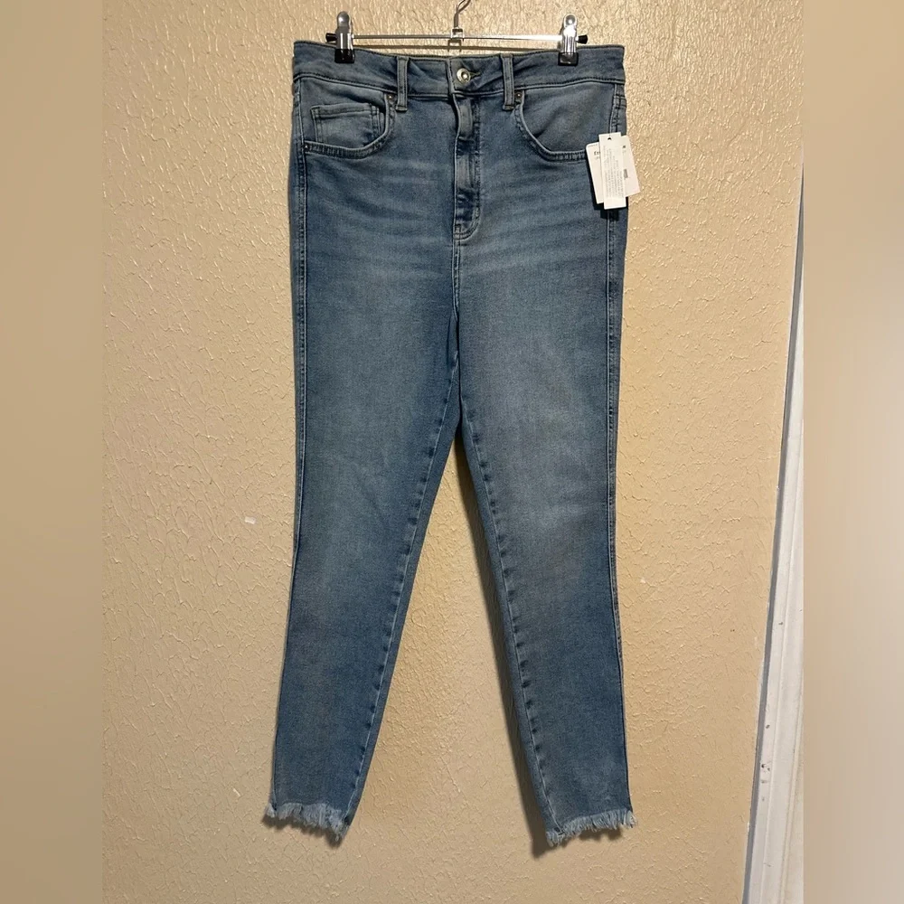 Free People We The Free Light Wash‎ Frayed Hem High-Rise Jeans Size 31